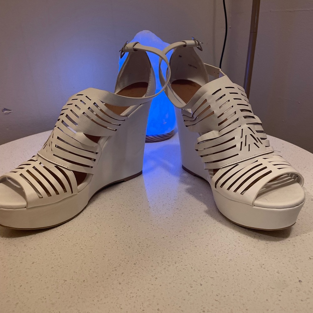 White wedges